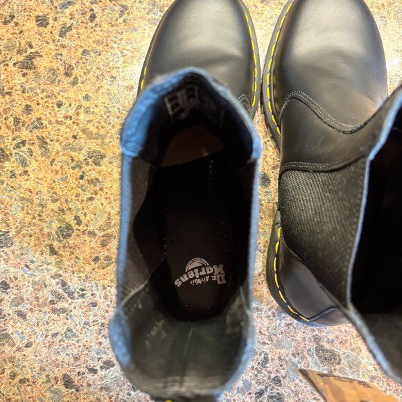 New Dr. Doc Martens Air Wair Men's 2976 HI Chelsea Boot 11 Black Smooth Leather - Picture 9 of 12